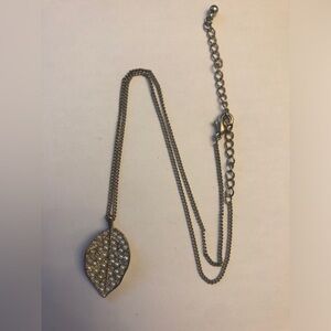 Leaf pendant necklace with Pearl-like detail